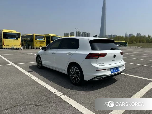 Volkswagen Golf 2022 Белый из Китая, фото 2