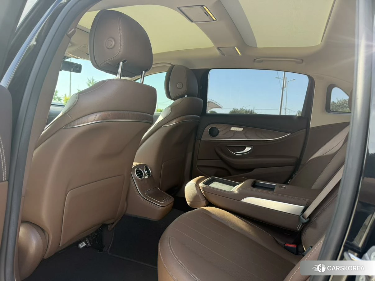Mercedes-Benz E-class 2022 Черный из Китая, фото 2