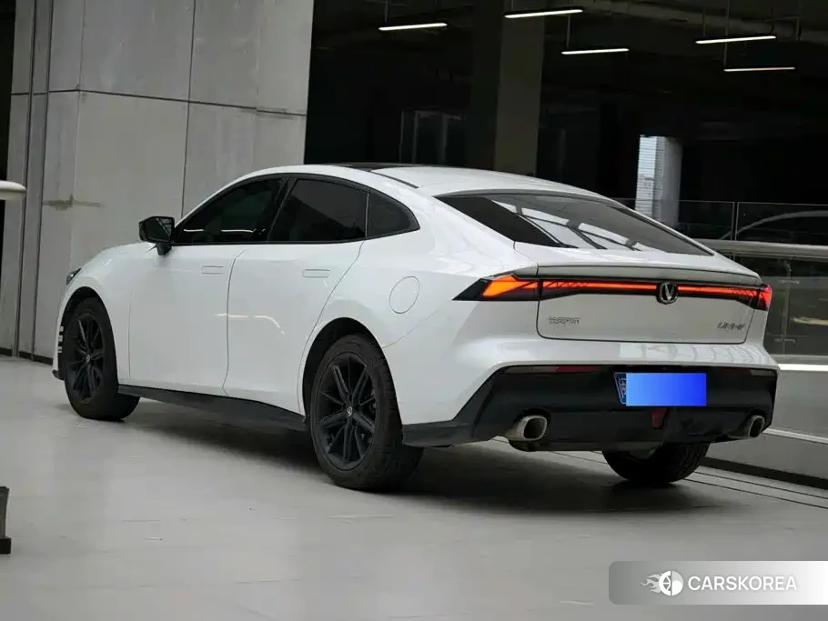 Chang'an UNI-V 2025 Белый из Китая, фото 6