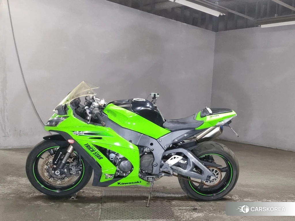 Проданный Kawasaki ZX-10R NINJA 2011 из Японии, фото 2