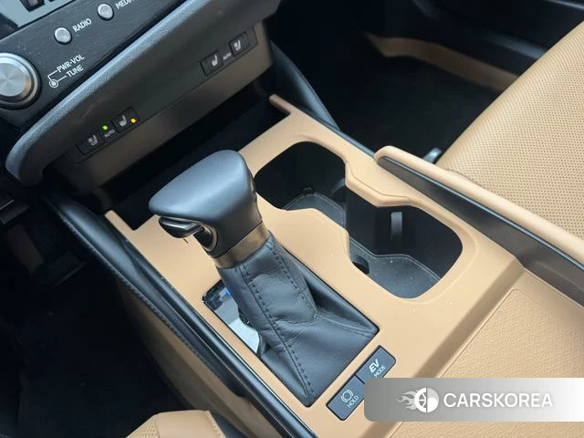 Lexus ES 2024 Серебристо-серый из Китая, фото 6