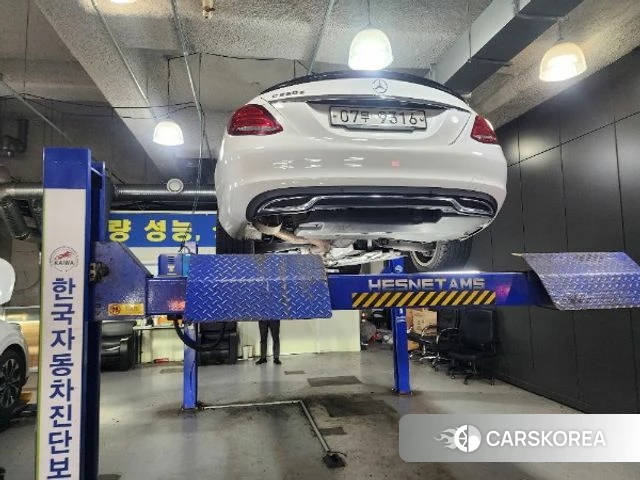 Mercedes-Benz C-Class W205 2018 Белый из Кореи, фото 2