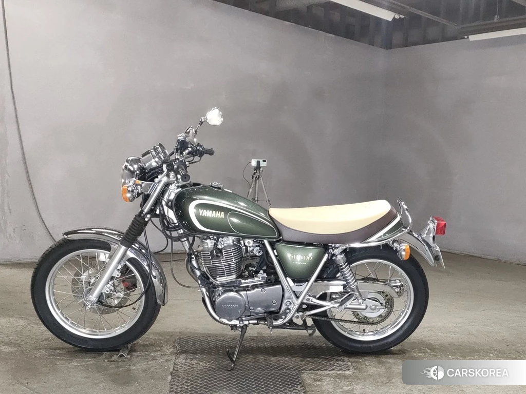 Проданный Yamaha SR 400 2013 из Японии, фото 2