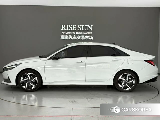 Hyundai Elantra 2022 Белый из Китая, фото 6