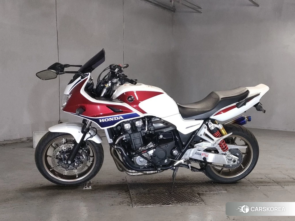 Проданный Honda CB1300SF BOLDOR 2014 из Японии, фото 2