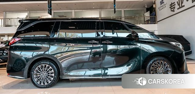 Lexus LM id 4272979 из Китая 8