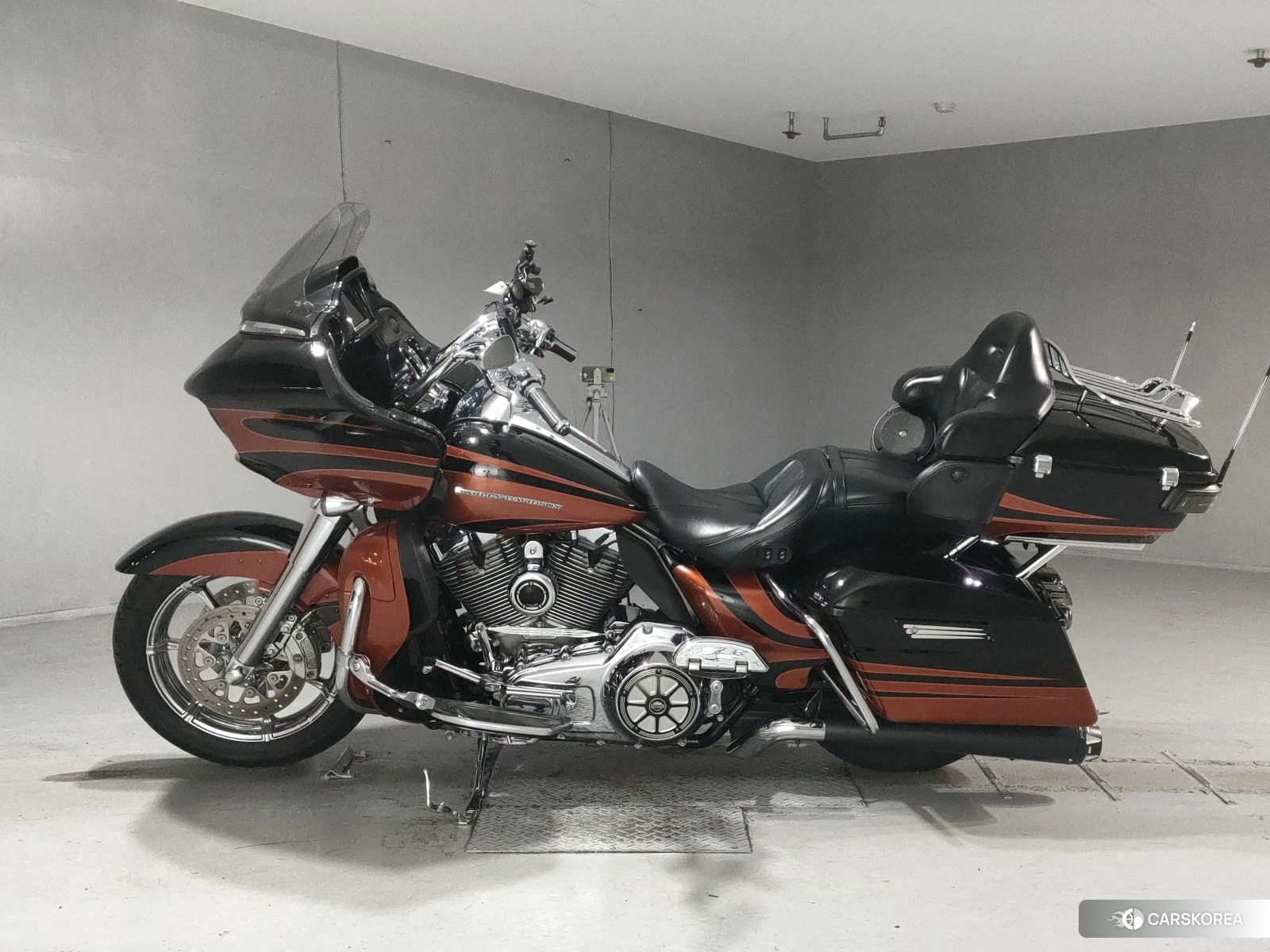 Проданный Harley-Davidson Road Glide FLTRUSE1800 CVO 2015 из Японии, фото 2