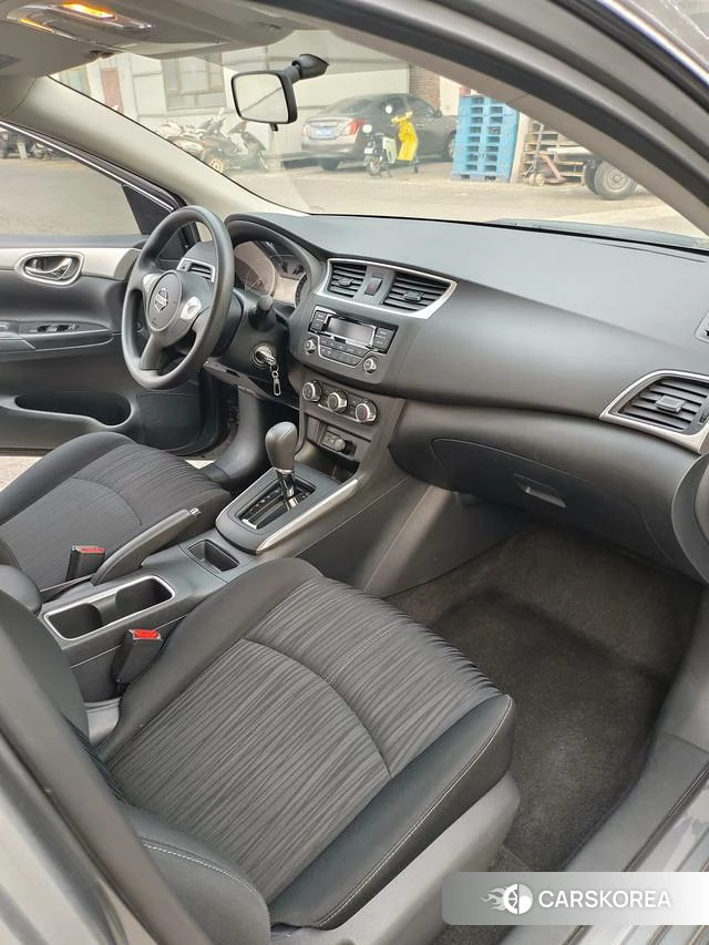 Nissan Xuan Yi 2024 Темно-серый из Китая, фото 2