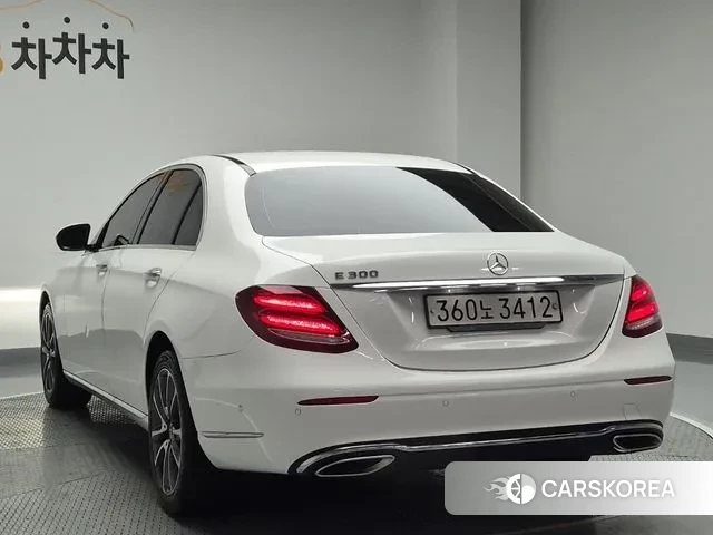 Mercedes-Benz E-Class W213 2018 Белый из Кореи, фото 2