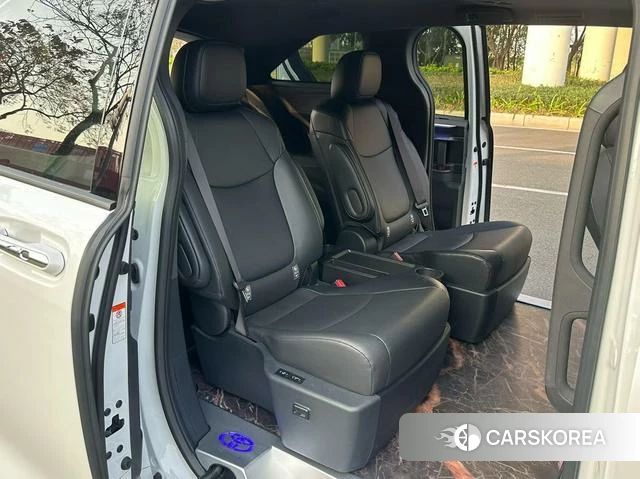 Toyota Grevia 2024 Белый из Китая, фото 2