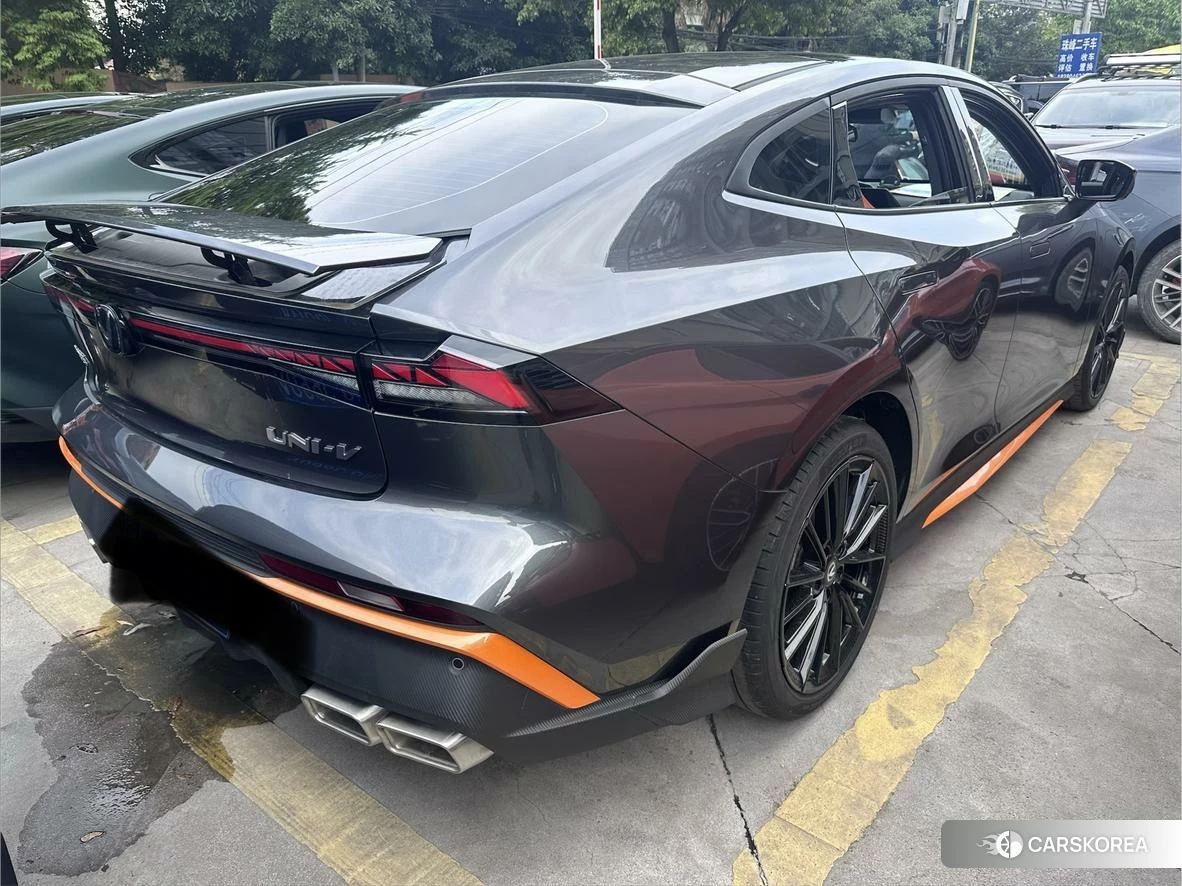 Chang'an UNI-V 2024 Черный из Китая, фото 2