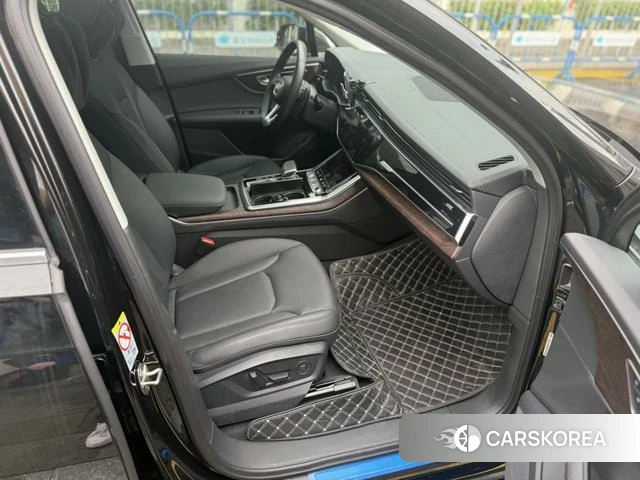 Audi Q7 2024 Черный из Китая, фото 4