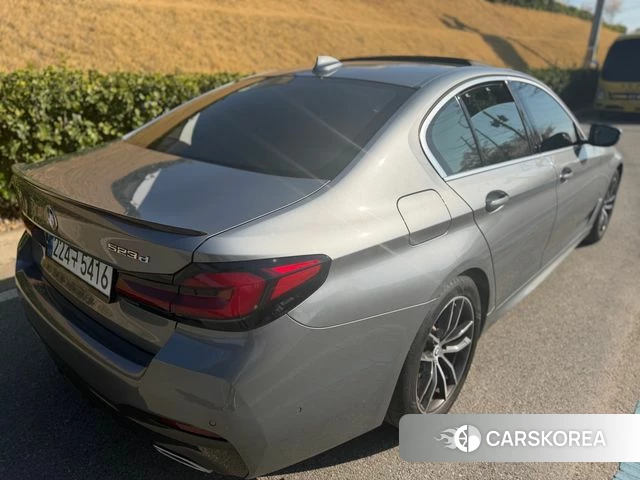 BMW 5 Series (G30) 2023 Серый из Кореи, фото 2