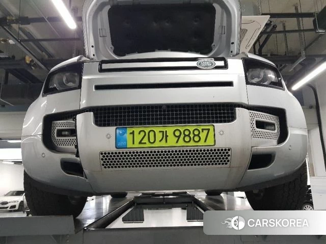 Land Rover Defender (L663) 2024 Серебристо-серый из Кореи, фото 2