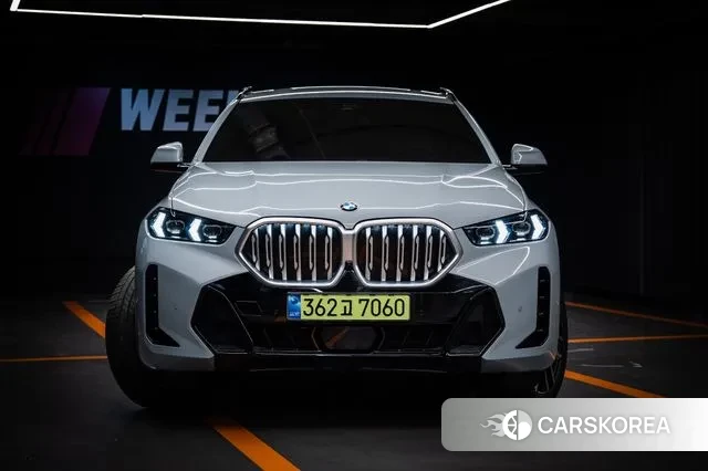 BMW X6 (G06) 2025 Светло-серебряный цвет из Кореи, фото 2