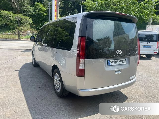 Hyundai Staria 2023 Серебристо-серый из Кореи, фото 6