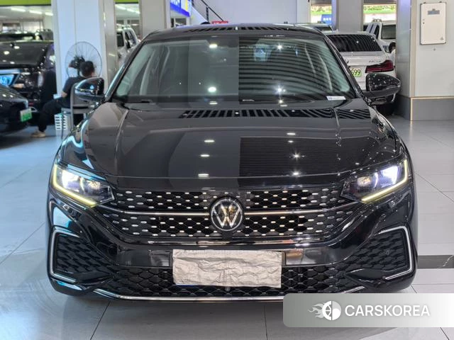 Volkswagen Passat 2023 Черный из Китая, фото 2