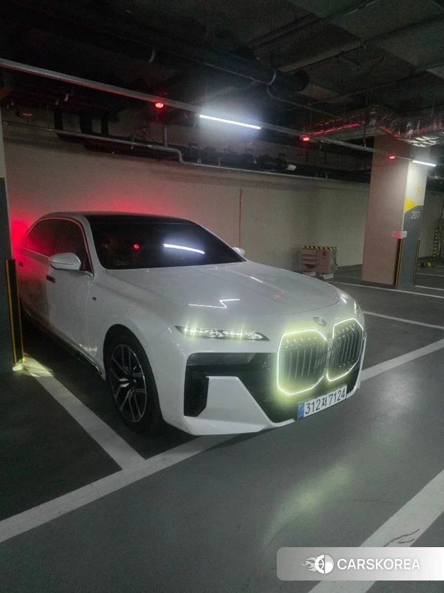 BMW 7 Series (G70) 2025 Белый из Кореи, фото 2