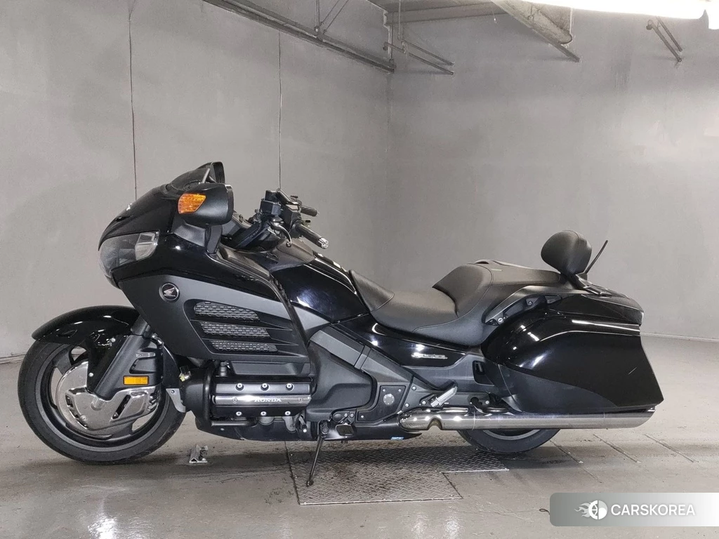 Проданный Honda GL1800 F6B 2013 из Японии