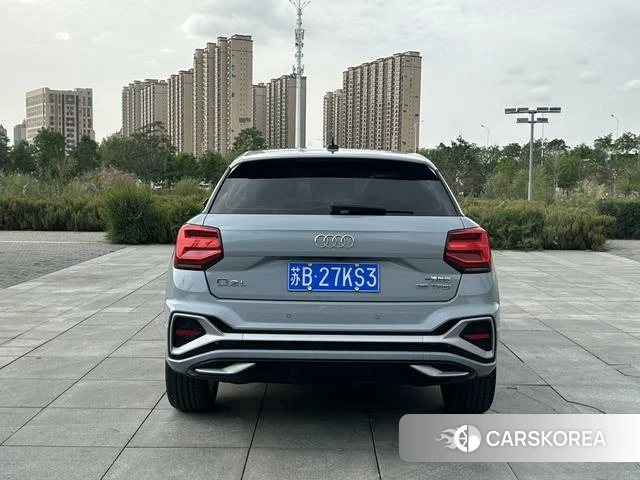 Audi Q2L 2022 Серебристо-серый из Китая, фото 6