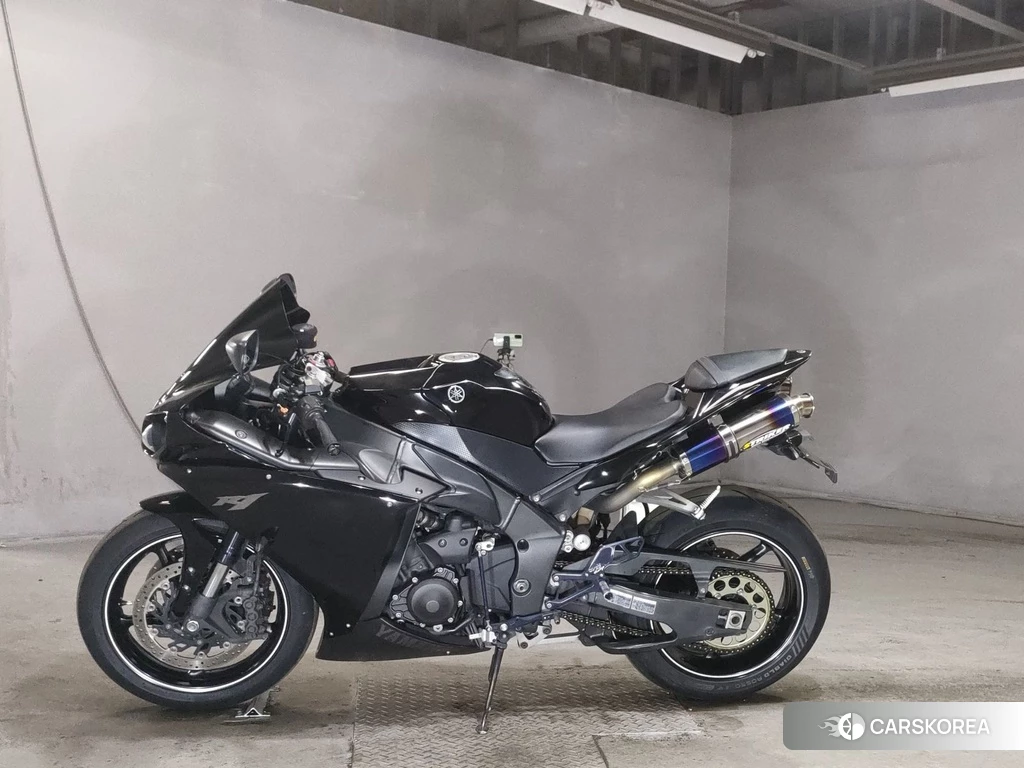 Проданный Yamaha YZF-R1 2011 из Японии