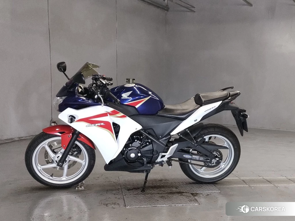 Проданный Honda CBR250R 2011 из Японии