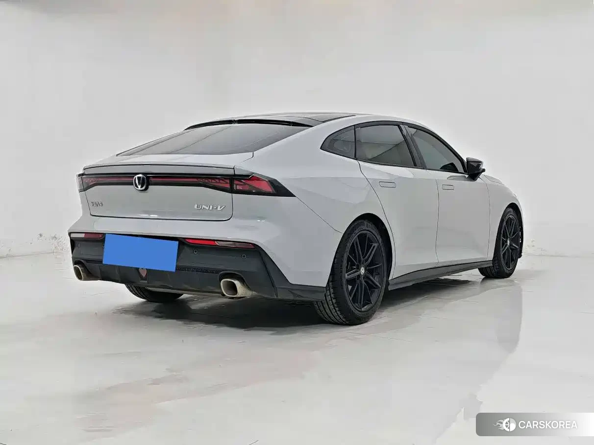 Chang'an UNI-V 2023 Silver/gray из Китая, фото 5
