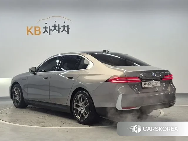 BMW 5 Series (G60) id 3599495 из Кореи 12