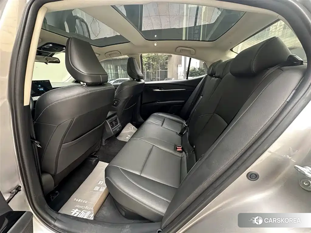 Toyota Camry 2024 Silver/gray из Китая, фото 5