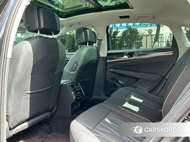 Volkswagen Passat 2022 Черный из Китая, фото 2