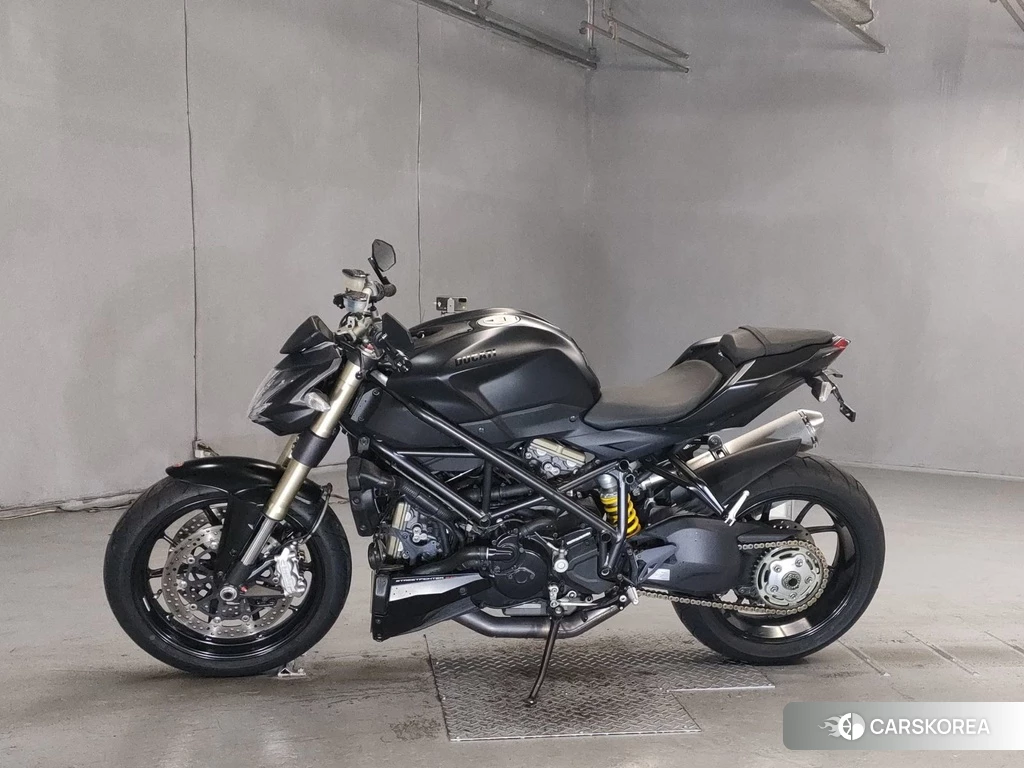Проданный Ducati STREETFIGHTER 848 2011 из Японии