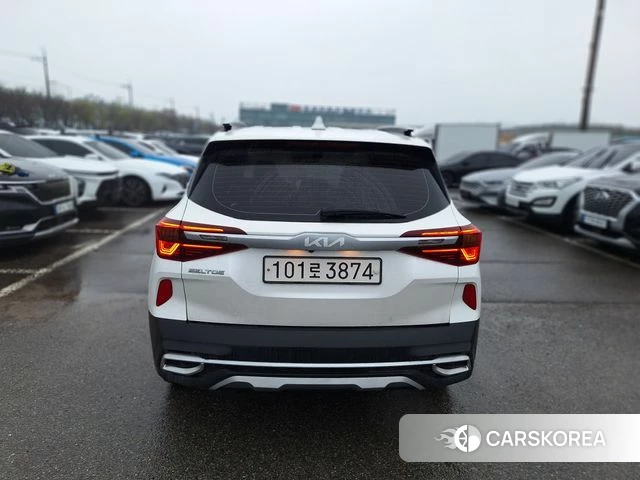 Kia Seltos 2022 Белый из Кореи, фото 5