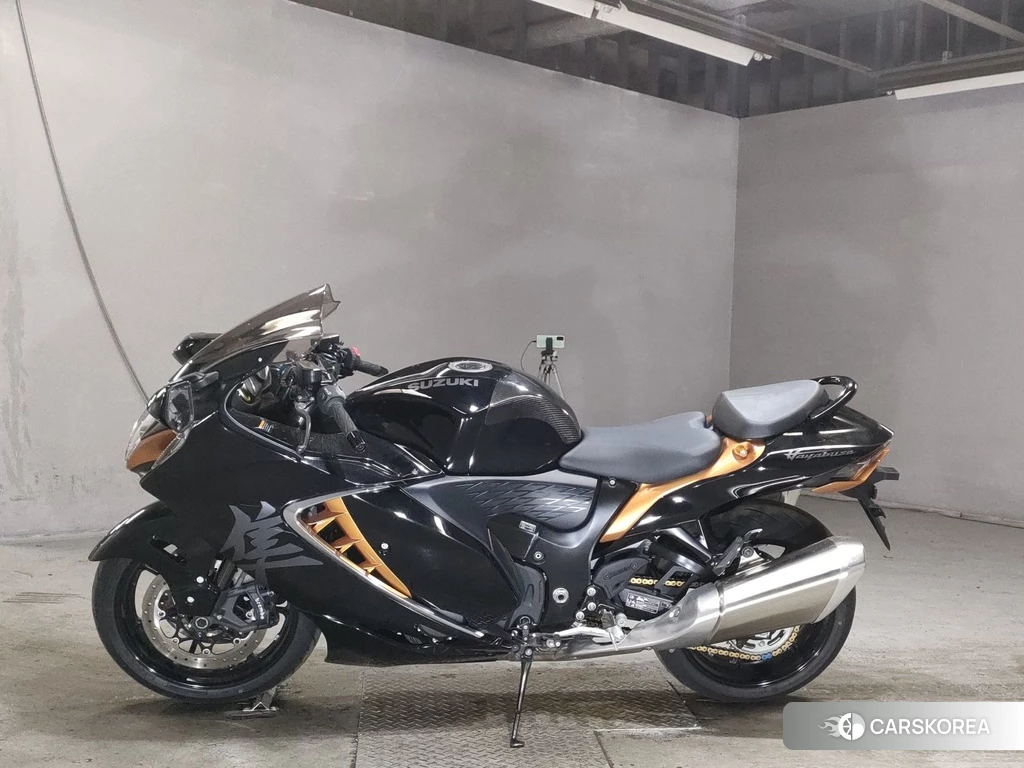 Проданный Suzuki GSX1300R HAYABUSA 2021 из Японии, фото 2