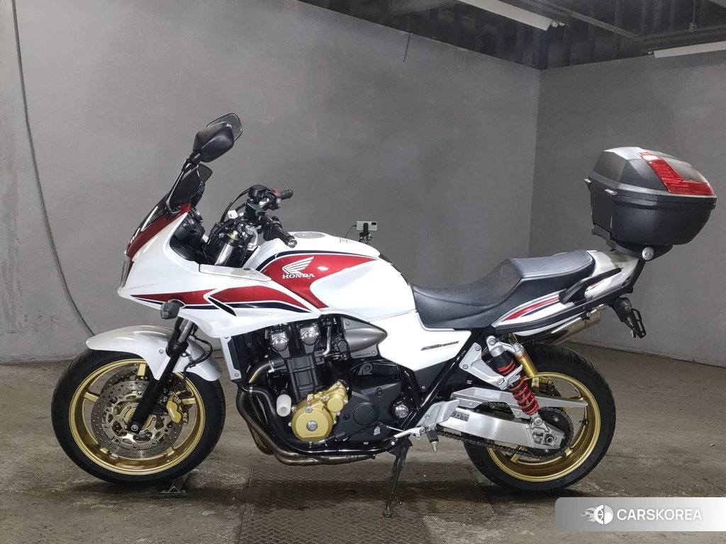 Проданный Honda CB1300SF BOLDOR 2012 из Японии, фото 2