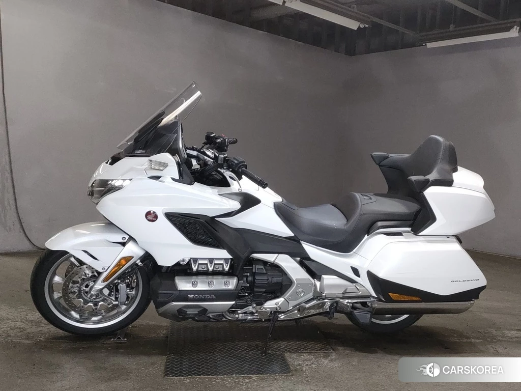 Проданный Honda GL1800 TOUR 2018 из Японии