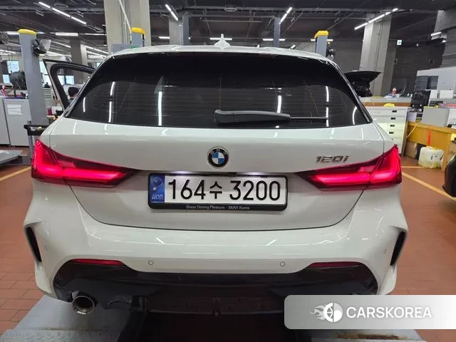 BMW 1 Series (F40) 2022 Белый из Кореи, фото 2