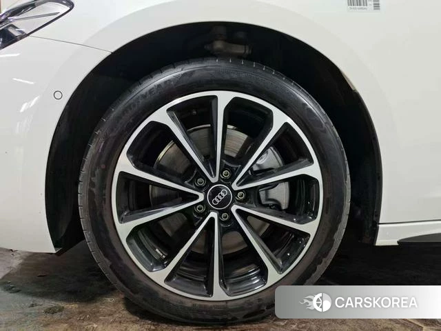 Audi A5L id 4307032 из Китая 9