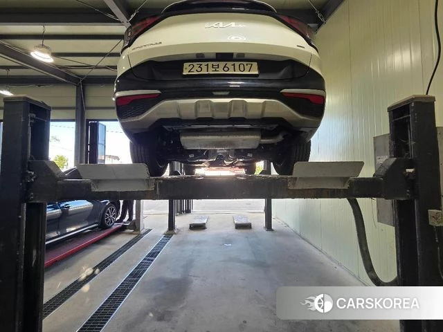 Kia Sportage 5th Generation Hybrid 2023 Белый из Кореи, фото 2