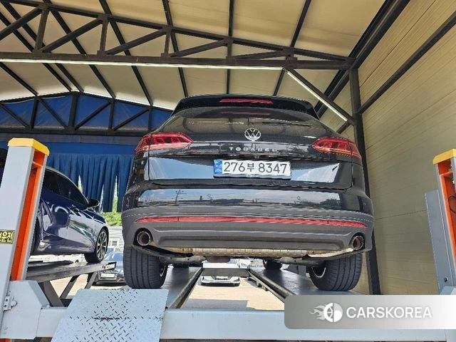 Volkswagen Touareg 3rd generation 2023 Черный из Кореи, фото 2