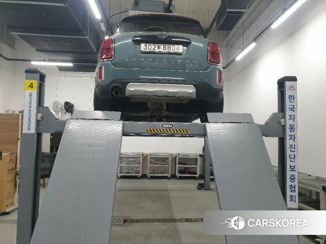 Mini Cooper Countryman 2023 Зеленый из Кореи, фото 2