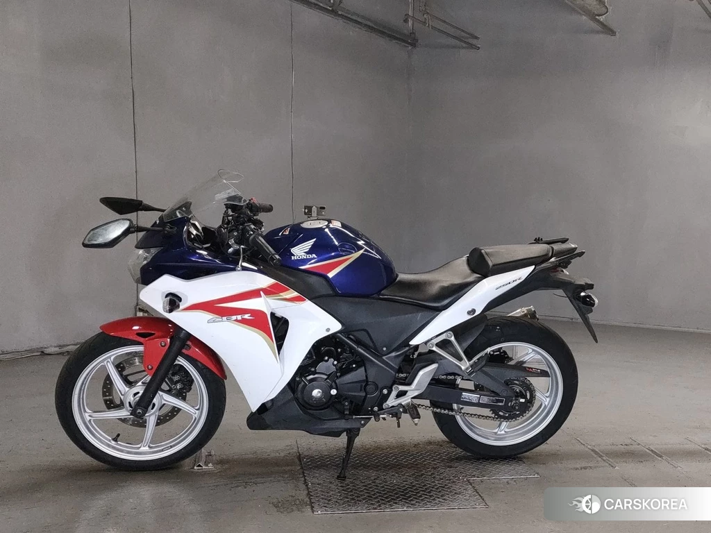 Проданный Honda CBR250R 2011 из Японии