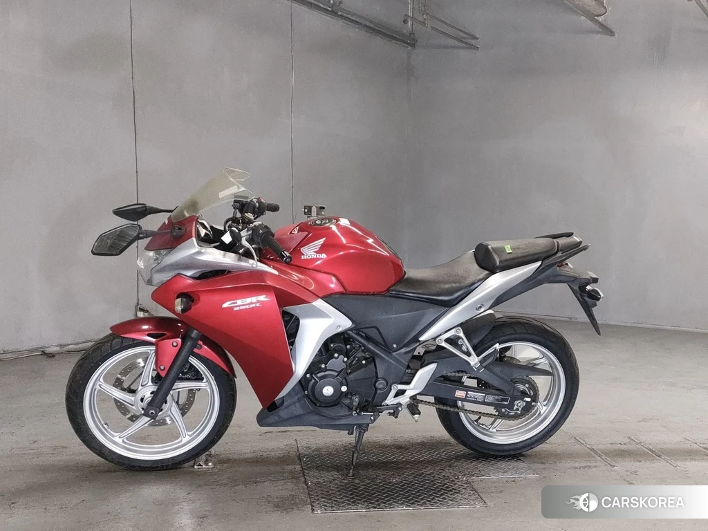 Проданный Honda CBR250R 2011 из Японии
