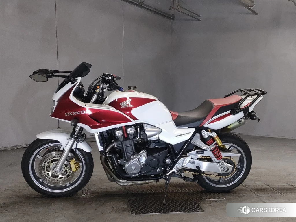 Проданный Honda CB1300SF BOLDOR 2012 из Японии, фото 2