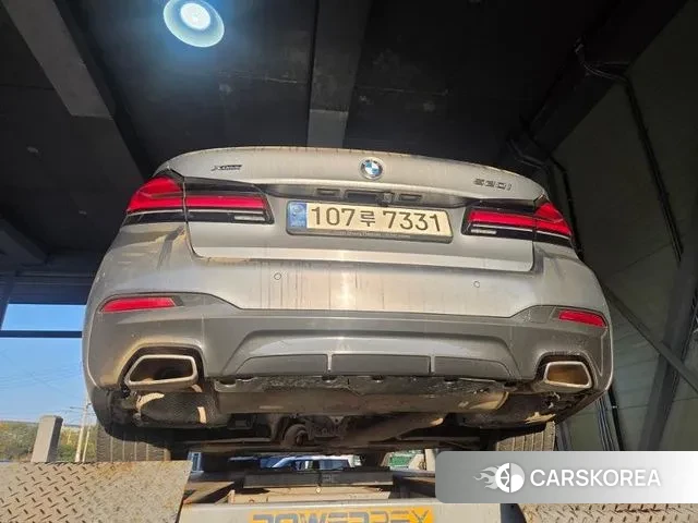 BMW 5 Series (G30) 2022 Серебристо-серый из Кореи, фото 2