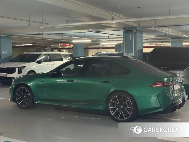 BMW M5 (G90) 2025 Зеленый из Кореи, фото 2