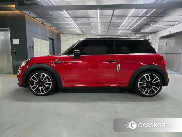 Mini Cooper S 2023 Красный из Кореи, фото 2
