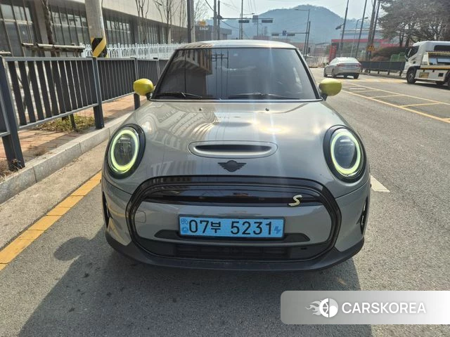 Mini Cooper Electric 2022 Серебряный из Кореи, фото 2
