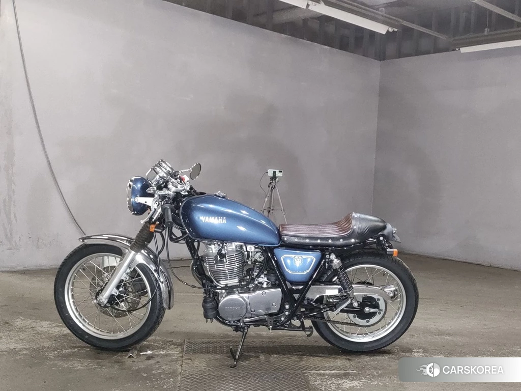 Проданный Yamaha SR 400 2019 из Японии, фото 2