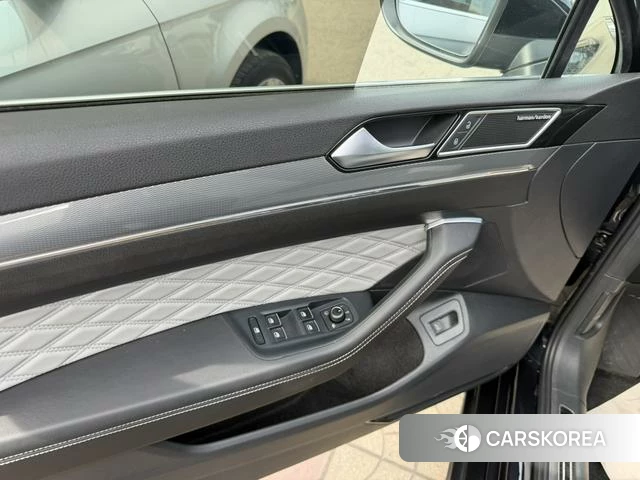Volkswagen Magotan 2023 Черный из Китая, фото 4