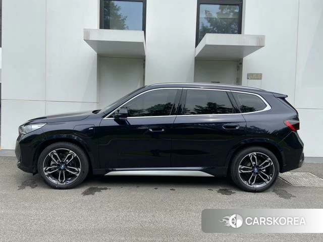 BMW iX1 2025 Черный из Китая, фото 2